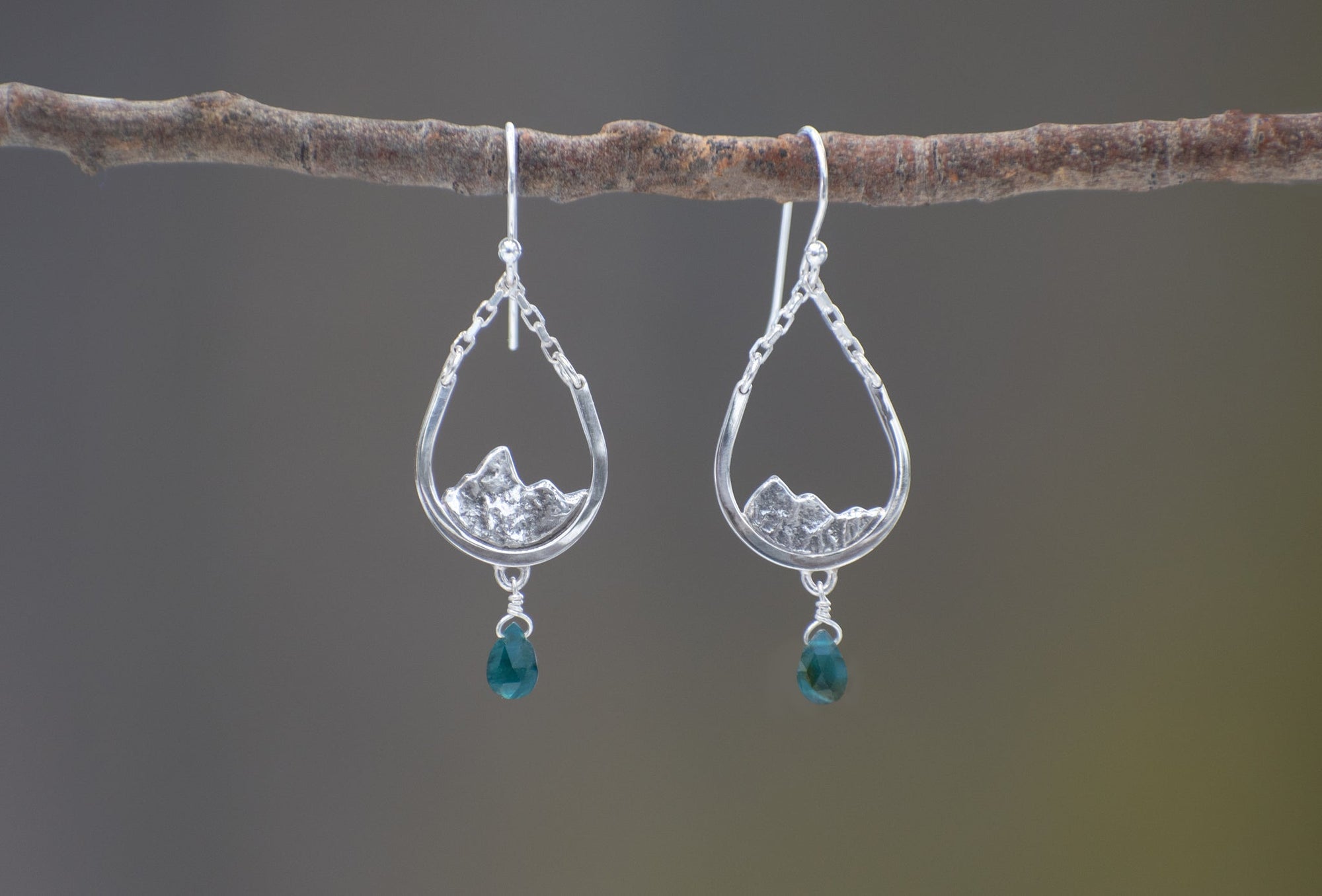 Teton Horseshoe Earrings